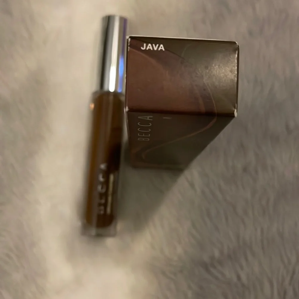 - Becca Ultimate Coverage Longwear Concealer